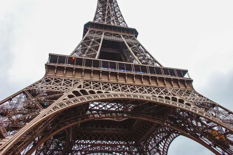 Sur Quoi Repose Les Pieds De La Tour Eiffel