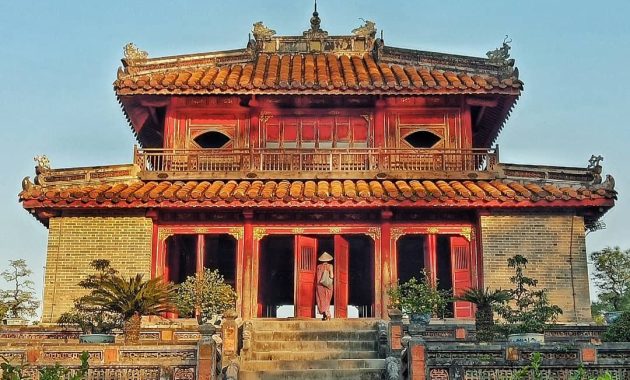Musí navštívit Royal Tombs v Hue ve Vietnamu