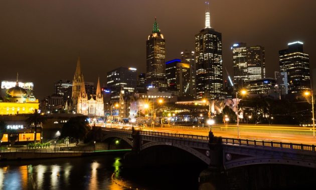 Naktsdzīve Melburnā: bāri, klubi un dzīvā mūzika