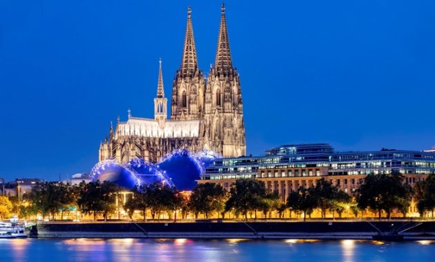 Kolínská katedrála: Návštěvnický průvodce po mistrovském díle německé gotiky“
