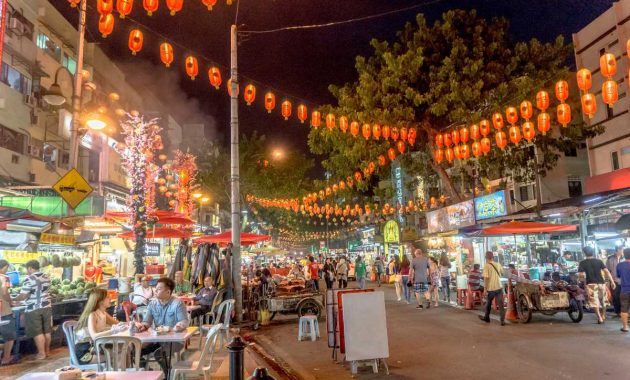 Malajské noční trhy: Kulinářské dobrodružství pod hvězdami