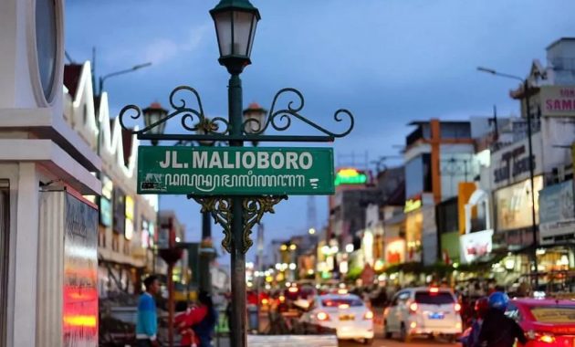 Malioboro Caddesi’ni Keşfetmek: Alışveriş, Yemek ve Gece Hayatı