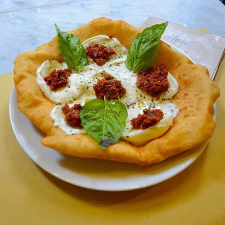 Naples Street Food Tour : Pizza Fritta