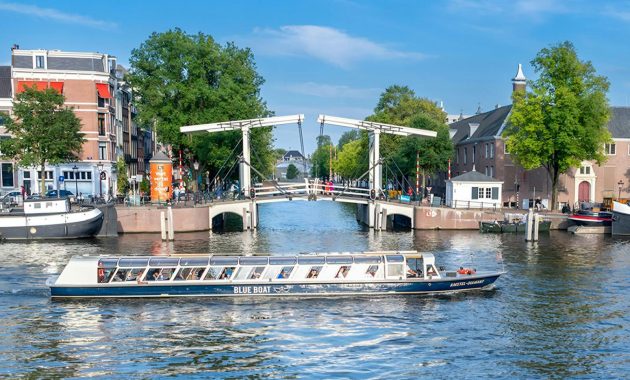 Prečo sa vydať na plavbu po kanáloch v Amsterdame?