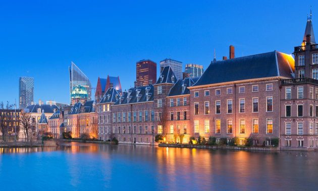 Explore the Binnenhof